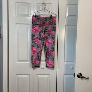 EUC Victoria’s Secret workout capri leggings